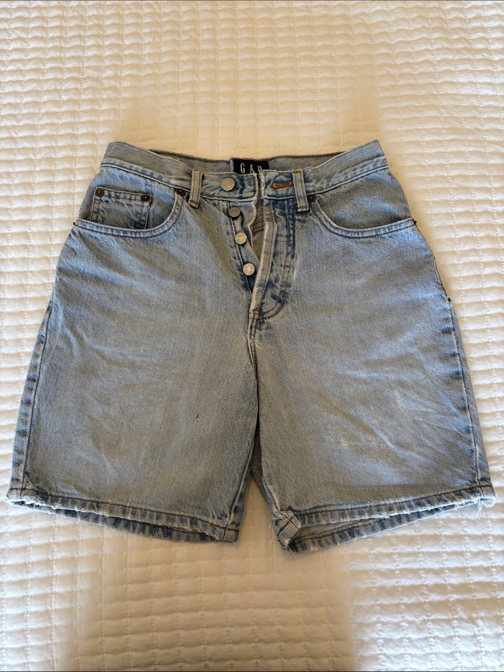 VINTAGE 90’s GAP Light Wash Denim Shorts